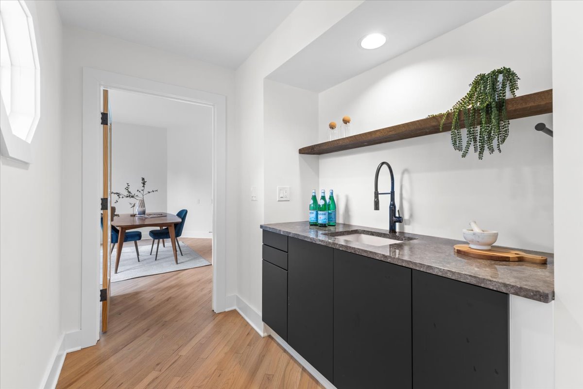 Bernardsville, New Jersey, 07924, United States, 5 Bedrooms Bedrooms, ,6 BathroomsBathrooms,Residential,For Sale,1981424