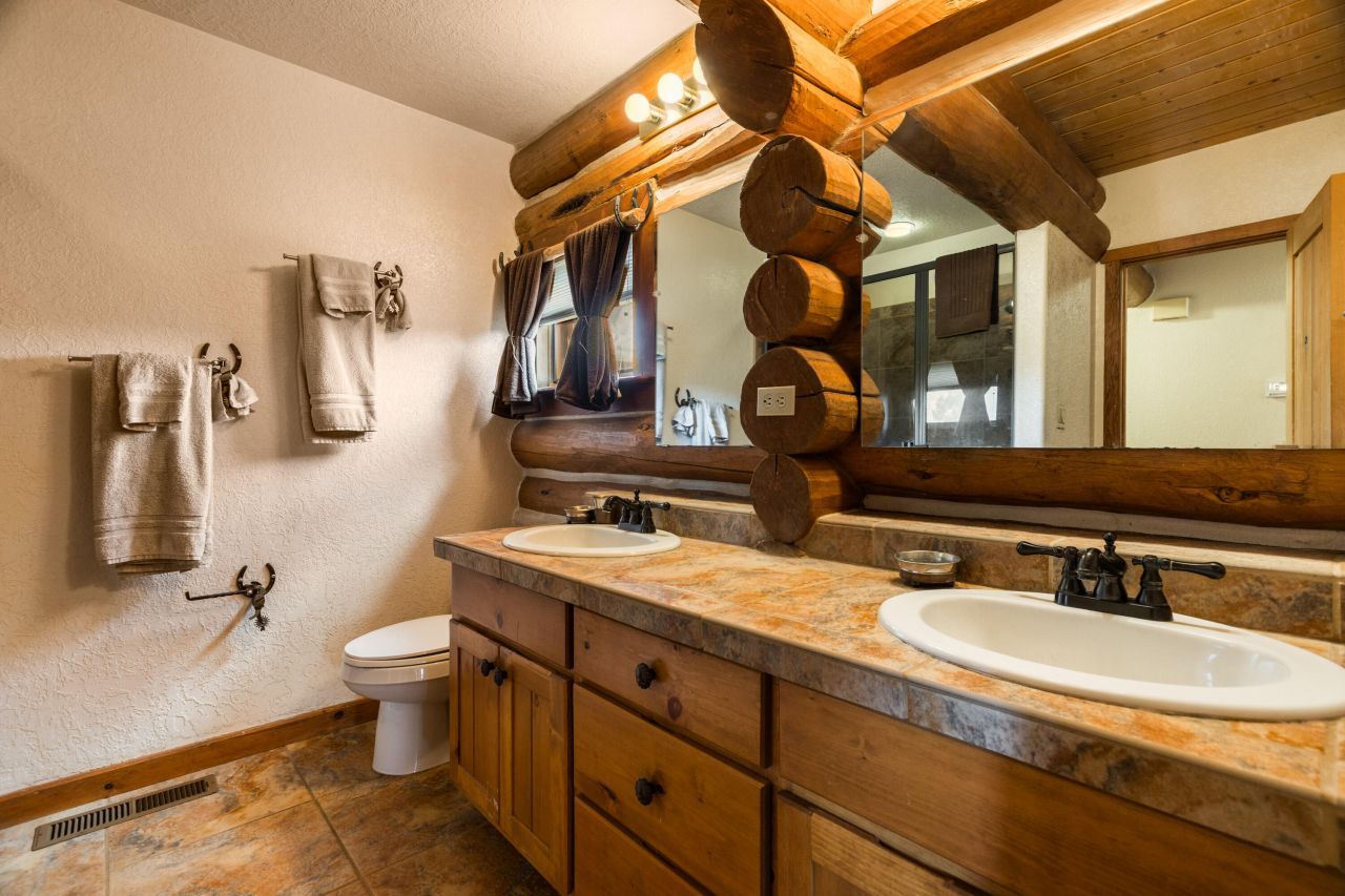 Tijeras, New Mexico, 87059, United States, 3 Bedrooms Bedrooms, ,2 BathroomsBathrooms,Residential,For Sale,1942288