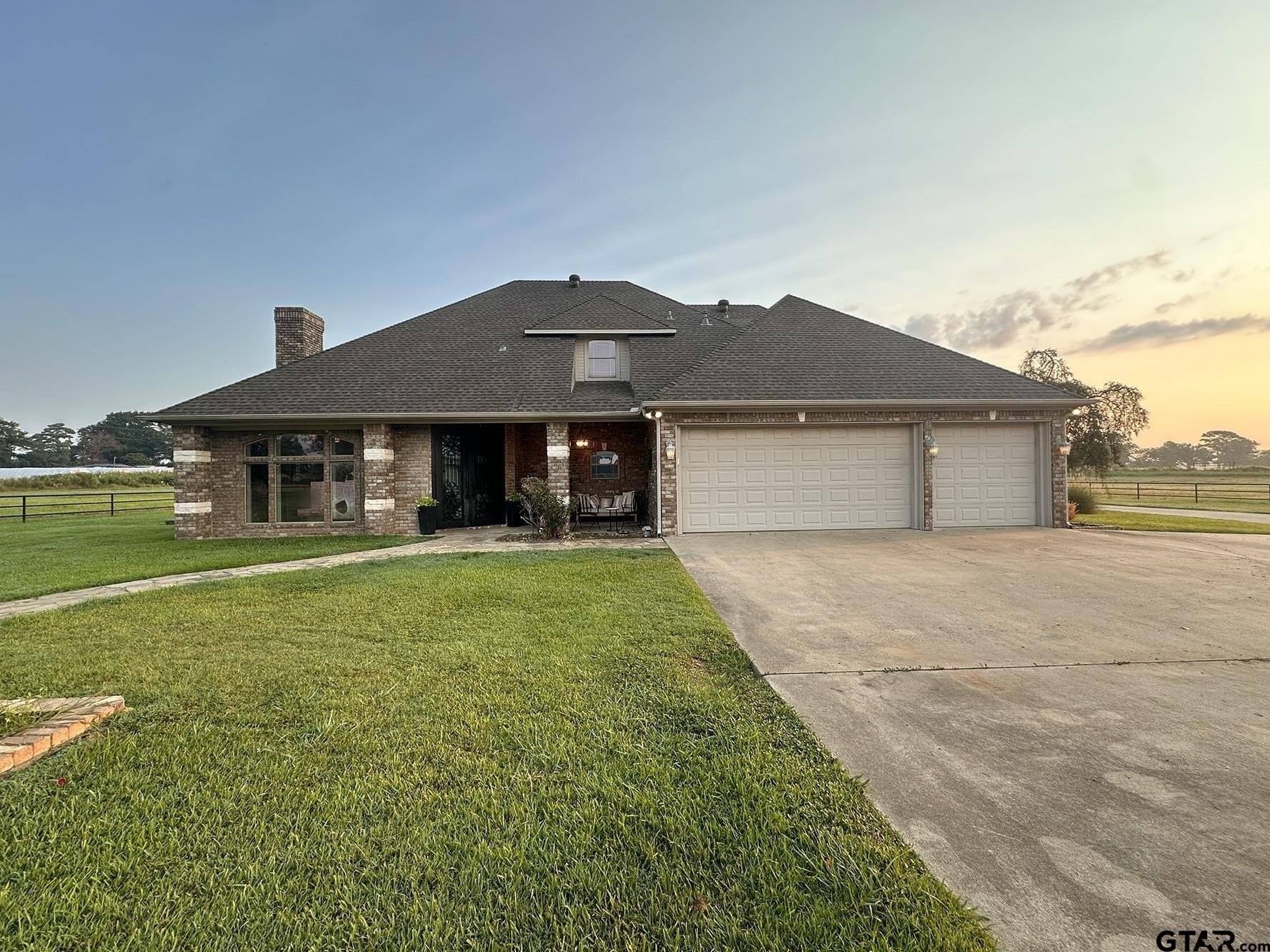 Pittsburg, Texas, 75686, United States, 5 Bedrooms Bedrooms, ,4 BathroomsBathrooms,Residential,For Sale,1978911