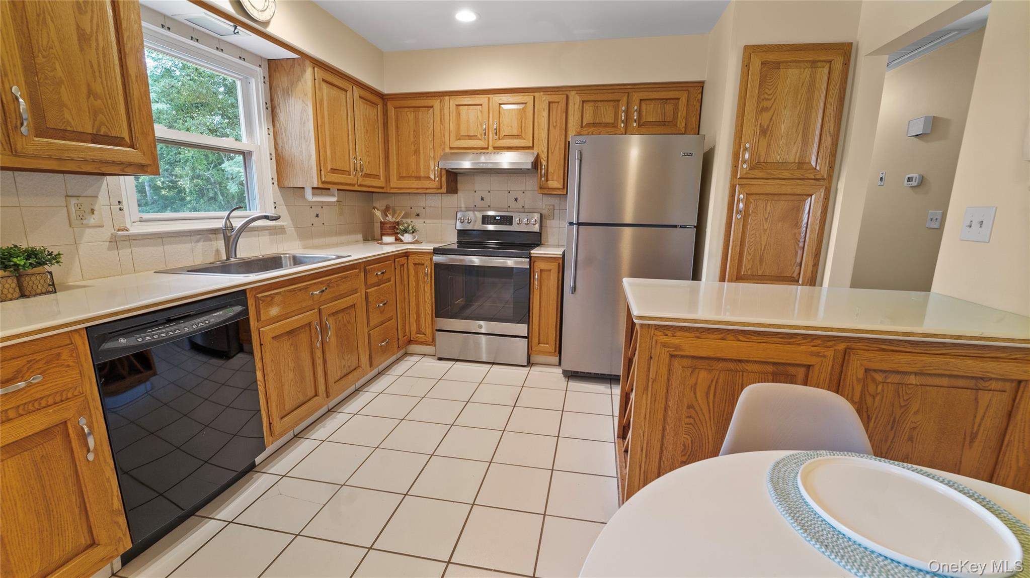 Yorktown Heights, New York, 10598, United States, 3 Bedrooms Bedrooms, ,2 BathroomsBathrooms,Residential,For Sale,1940406