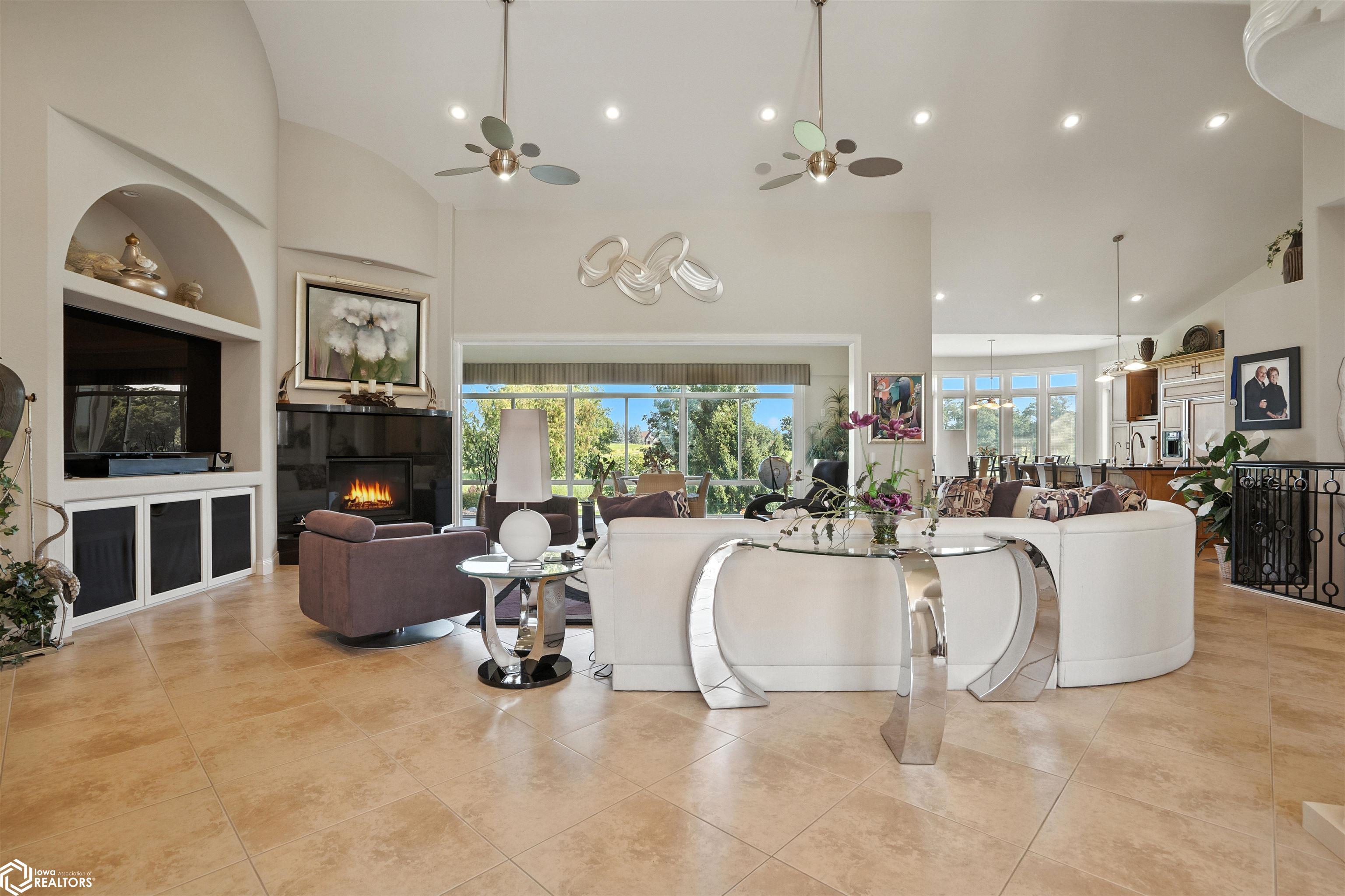 Burlington, Iowa, 52601, United States, 4 Bedrooms Bedrooms, ,5 BathroomsBathrooms,Residential,For Sale,1975547