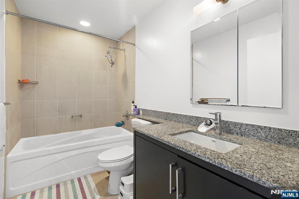 Jersey City, New Jersey, 07310, United States, 2 Bedrooms Bedrooms, ,2 BathroomsBathrooms,Residential,For Sale,1940399