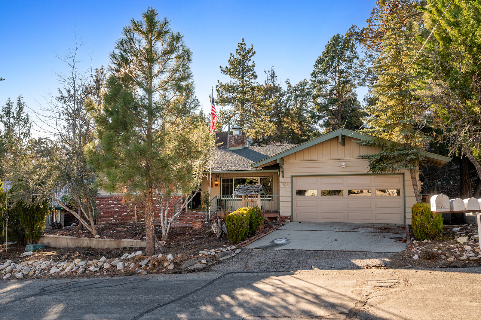 Big Bear City, California, 92314, United States, 4 Bedrooms Bedrooms, ,3 BathroomsBathrooms,Residential,For Sale,2000367