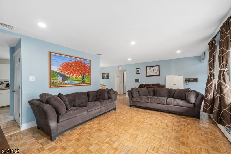 Lincoln Park Boro, New Jersey, 07035, United States, 4 Bedrooms Bedrooms, ,3 BathroomsBathrooms,Residential,For Sale,1991719