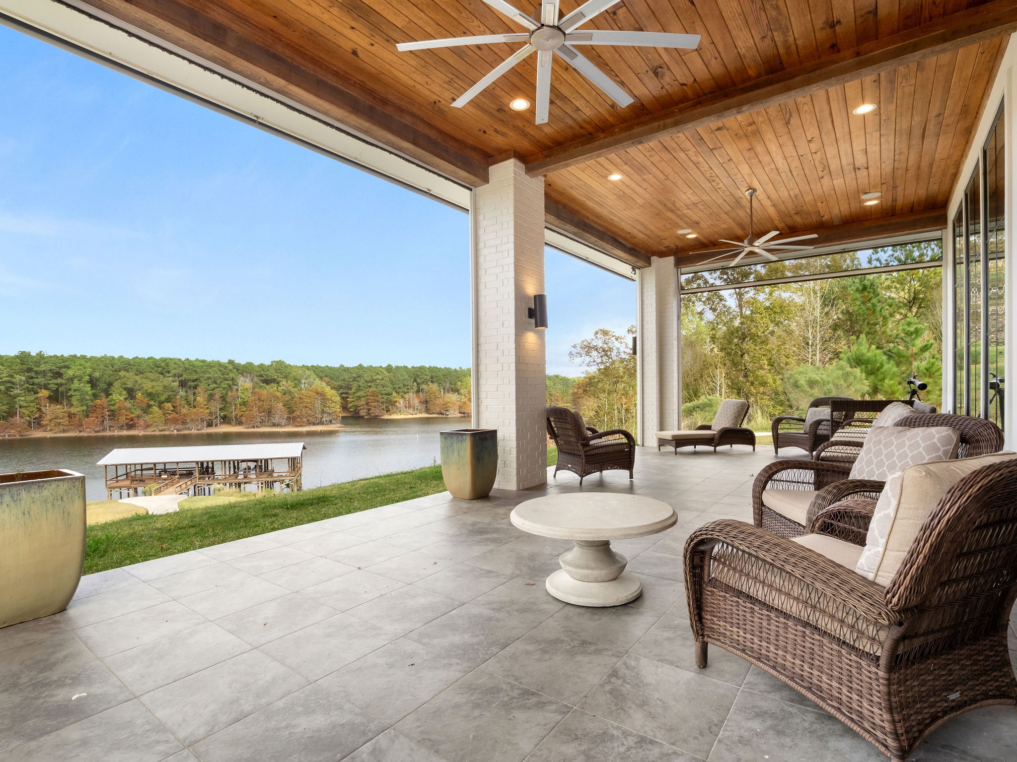 Many, Louisiana, 71449, United States, 3 Bedrooms Bedrooms, ,4 BathroomsBathrooms,Residential,For Sale,1998076