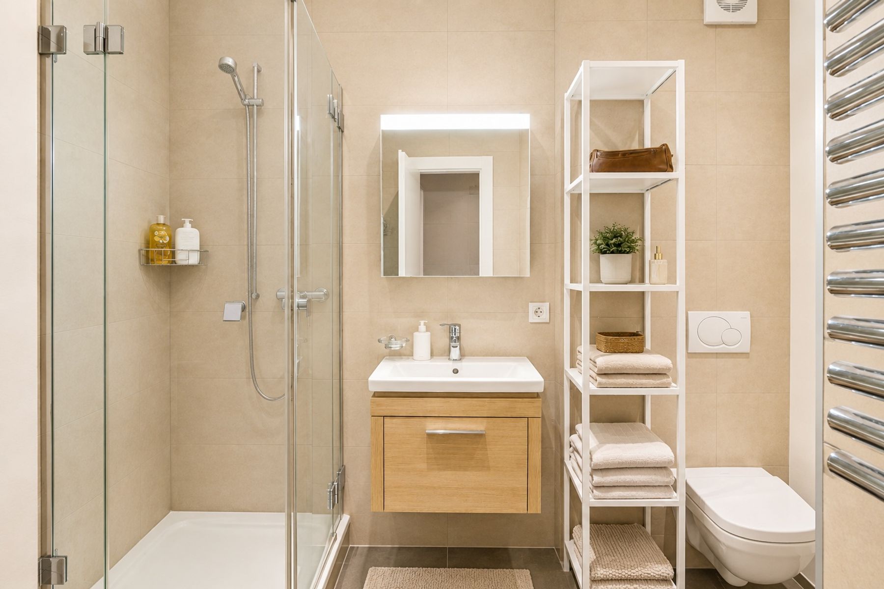  Charming renovated 2.5-room apartment with lake view and historic cachet - Centr - 物件實景