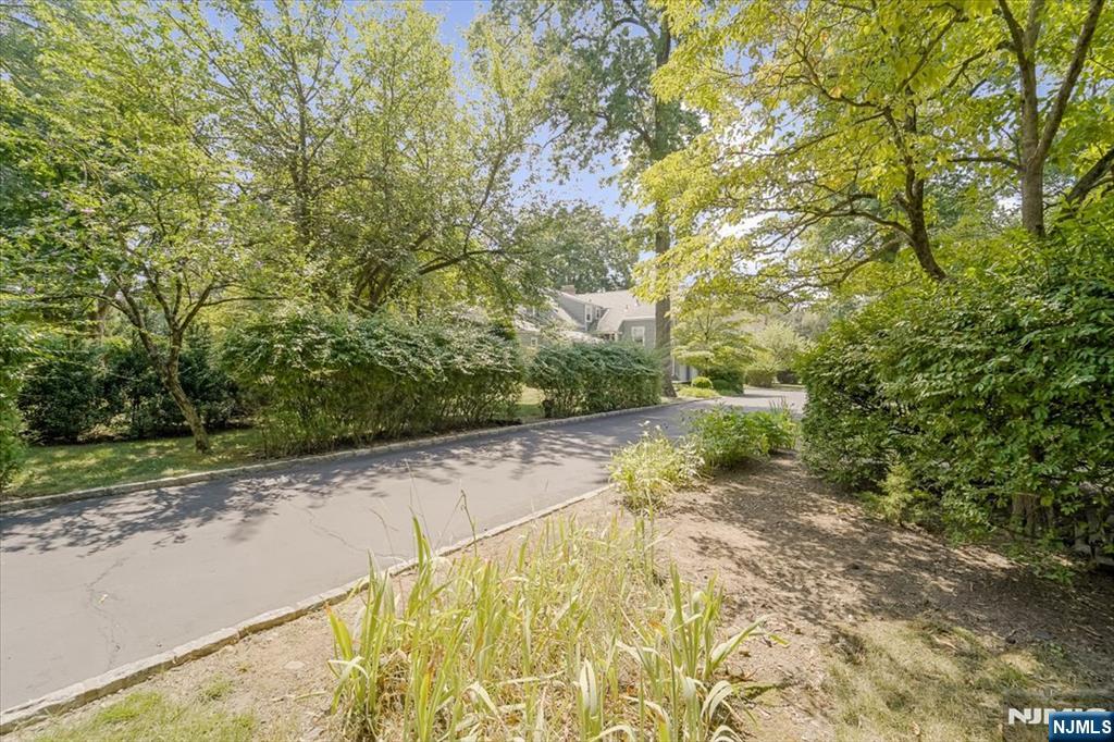 Wyckoff, New Jersey, 07481, United States, 5 Bedrooms Bedrooms, ,3 BathroomsBathrooms,Residential,For Sale,1920026