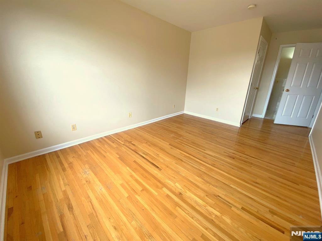 Newark, New Jersey, 07105, United States, 2 Bedrooms Bedrooms, ,3 BathroomsBathrooms,Residential,For Sale,1908619