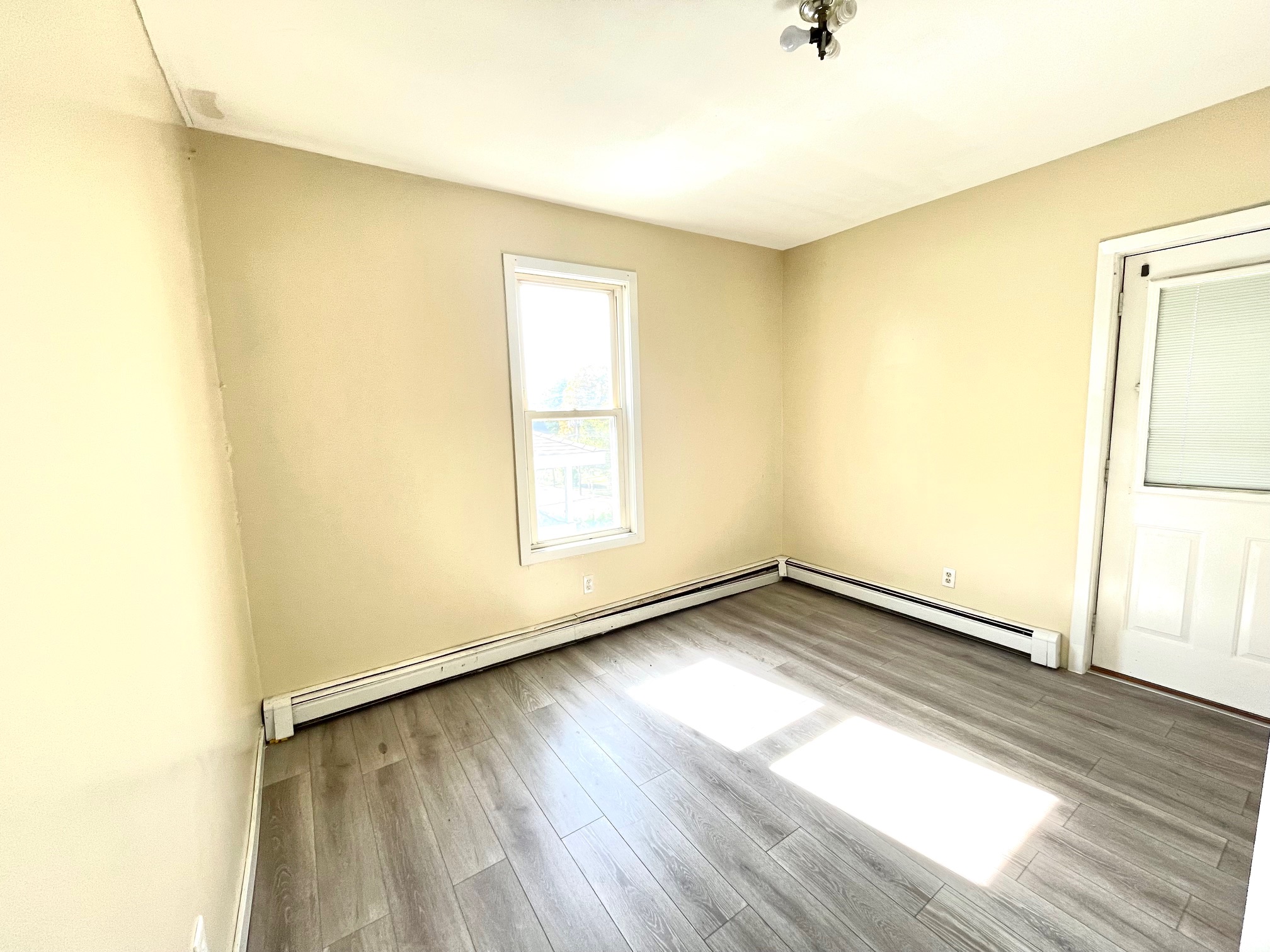 Ansonia, Connecticut, 06401, United States, 8 Bedrooms Bedrooms, ,3 BathroomsBathrooms,Residential,For Sale,1979157