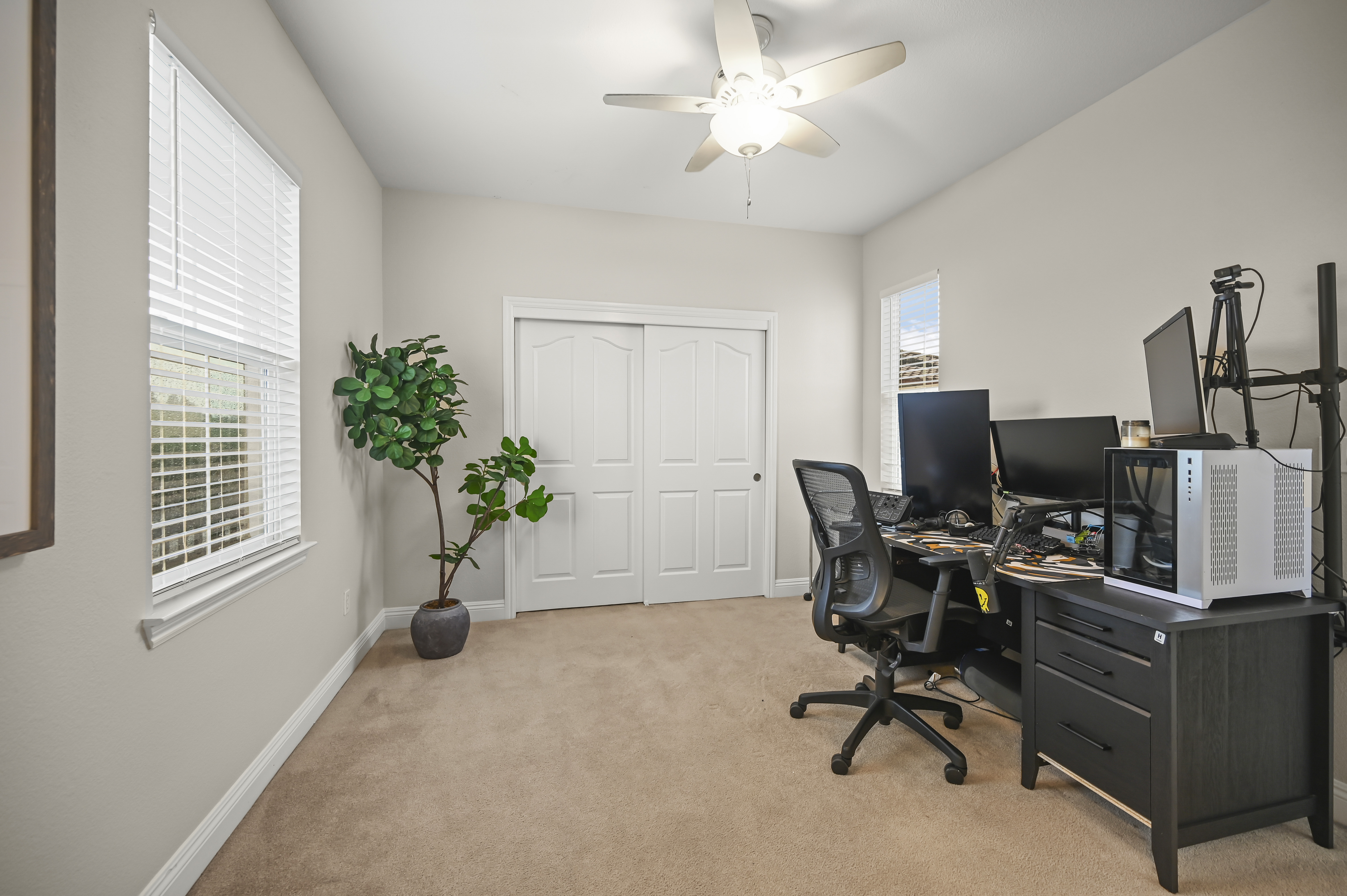  Stunning Monterosso Estate on Private Court with Designer Indoor-Outdoor Living - 物件實景