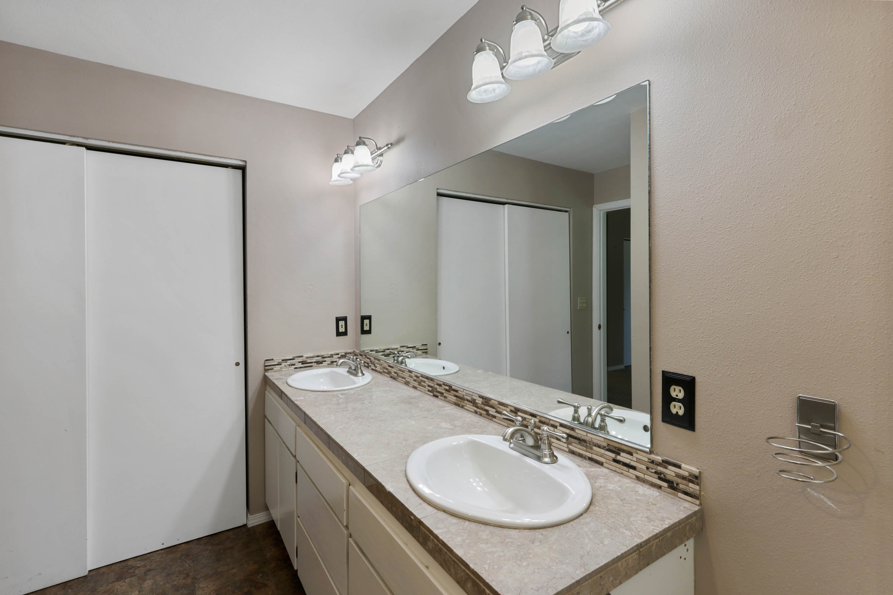 Sandpoint, Idaho, 83864, United States, 3 Bedrooms Bedrooms, ,2 BathroomsBathrooms,Residential,For Sale,2005363