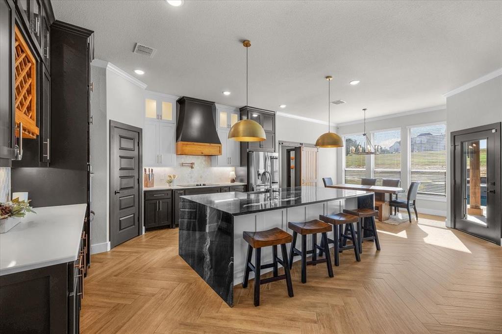 Weatherford, Texas, 76088, United States, 4 Bedrooms Bedrooms, ,4 BathroomsBathrooms,Residential,For Sale,1975341