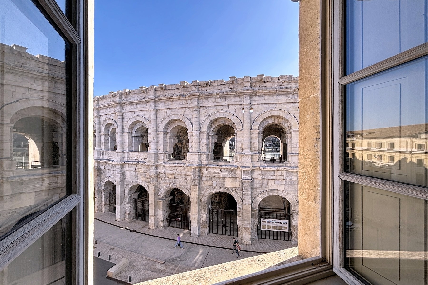  Sophisticated Apartment Facing the Iconic Nîmes Arena – A UNESCO-Listed Heritag… - 物件實景