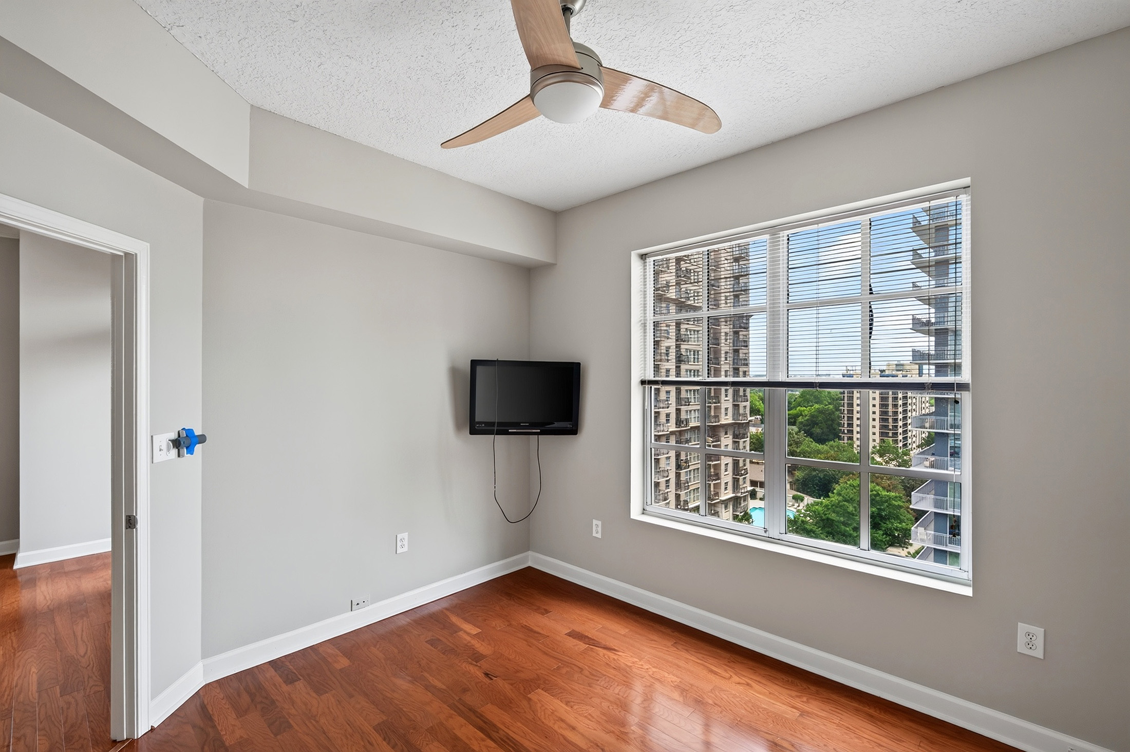  Beautifully Renovated Condo in Unbeatable Midtown Location - 物件實景