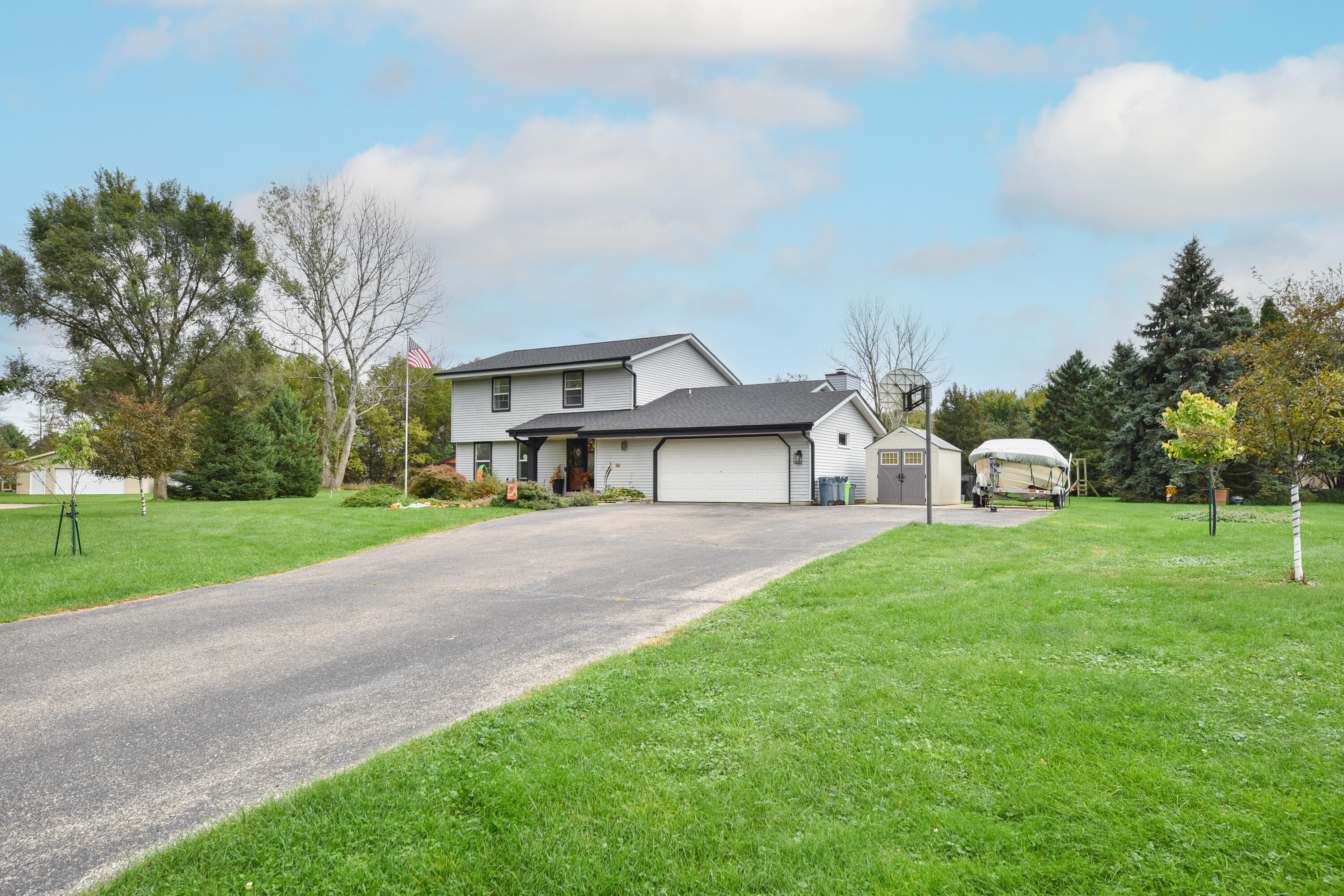 Merton, Wisconsin, 53066, United States, 4 Bedrooms Bedrooms, ,3 BathroomsBathrooms,Residential,For Sale,1987877