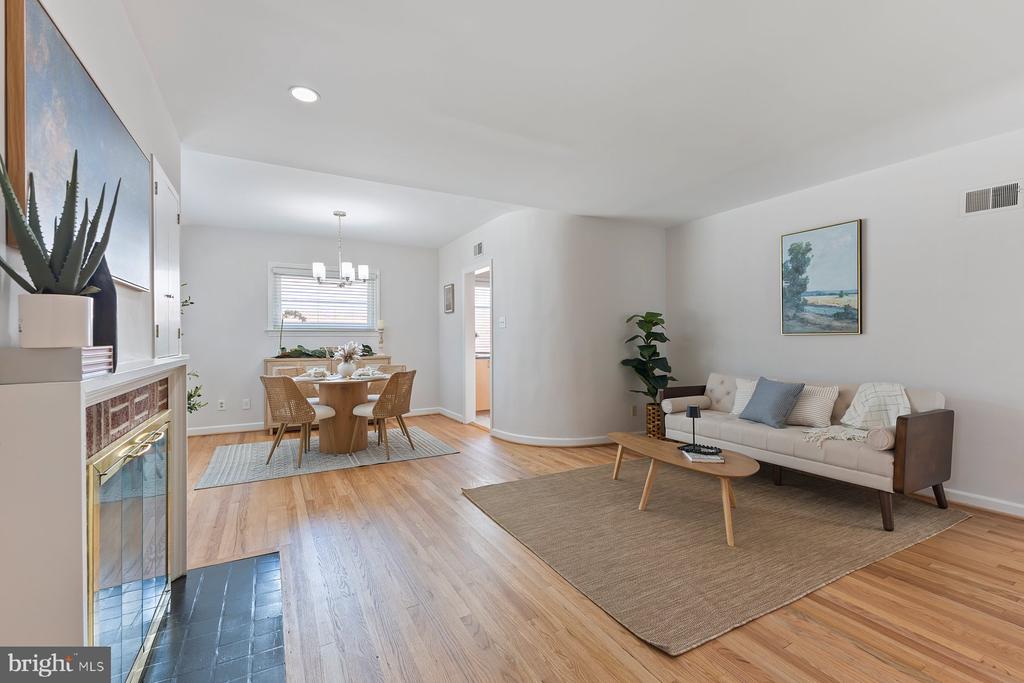 Takoma Park, Maryland, 20912, United States, 2 Bedrooms Bedrooms, ,2 BathroomsBathrooms,Residential,For Sale,1974718