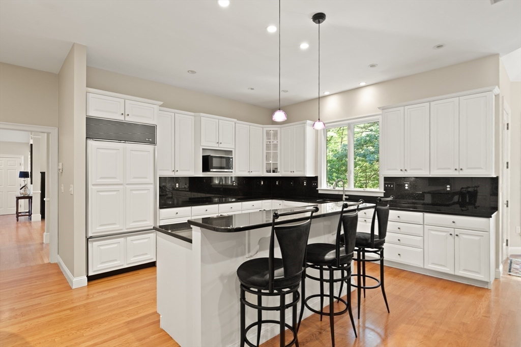 Topsfield, Massachusetts, 01983, United States, 4 Bedrooms Bedrooms, ,4 BathroomsBathrooms,Residential,For Sale,1901084