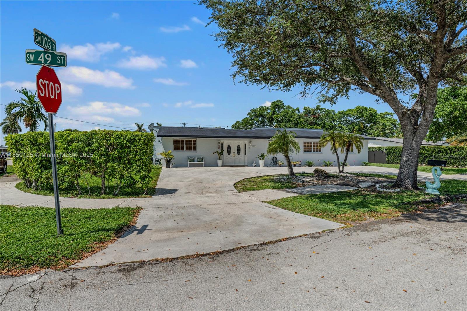 Miami, Florida, 33165, United States, 3 Bedrooms Bedrooms, ,2 BathroomsBathrooms,Residential,For Sale,1906706