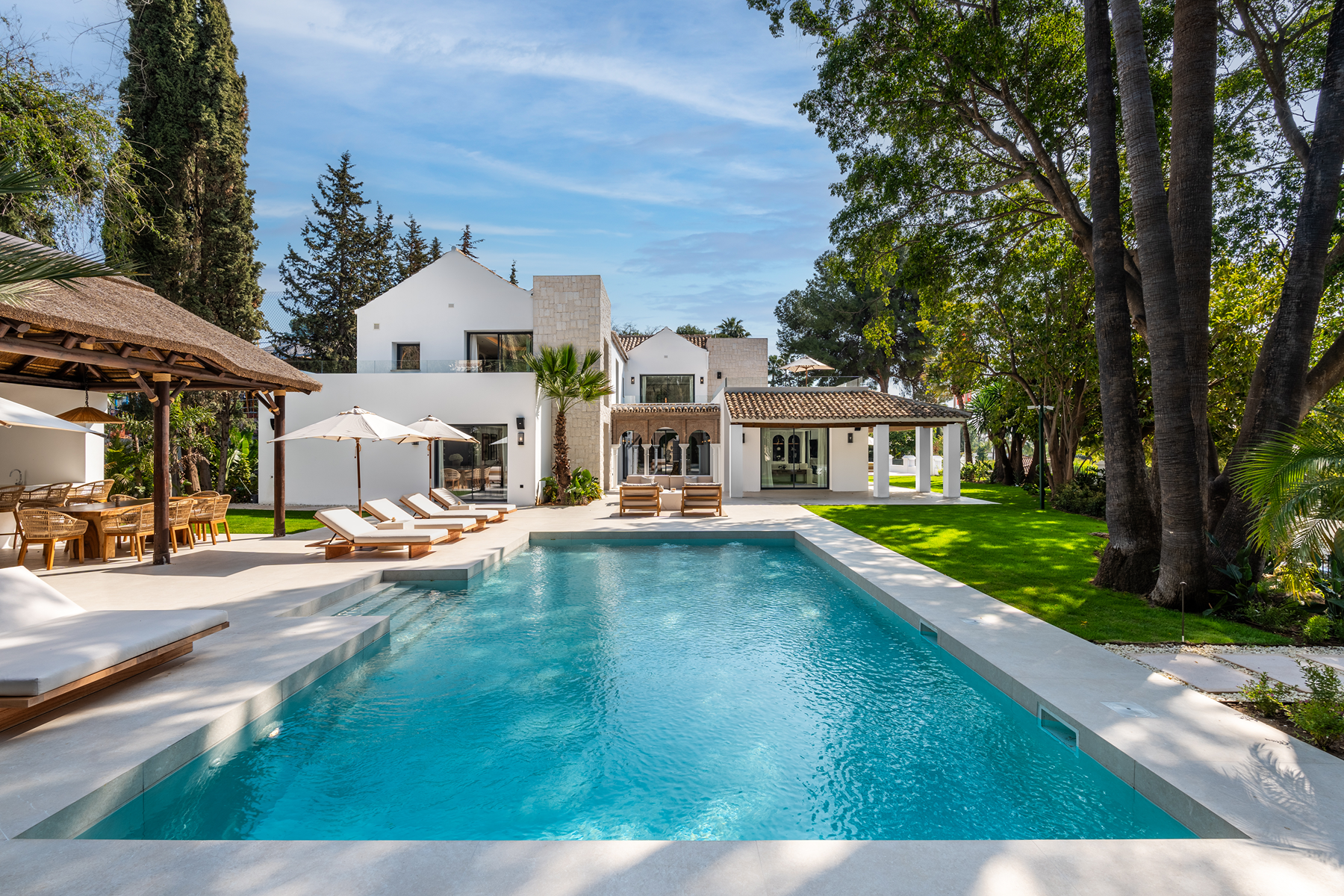 Palm Trees Villa in the Golf Valley