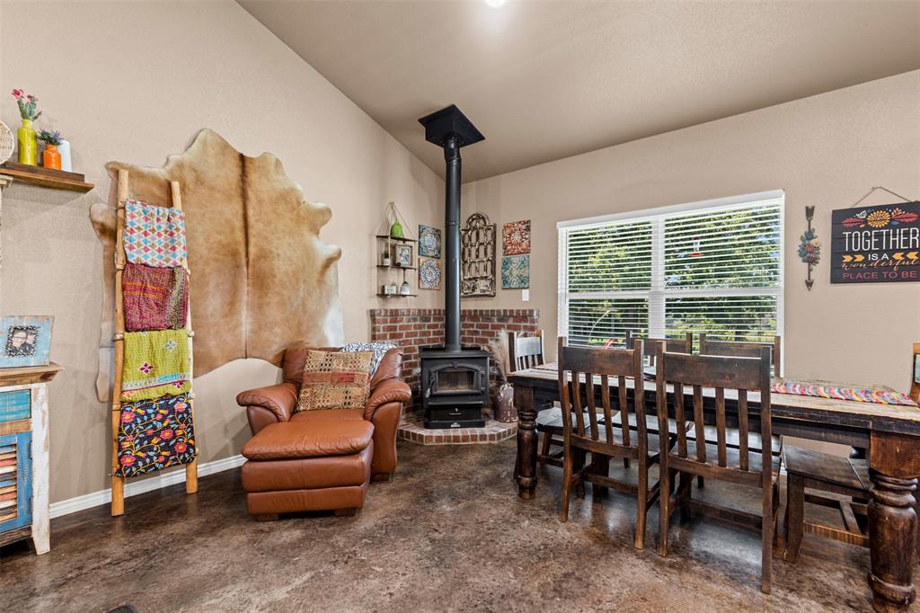 Covington, Texas, 76636, United States, 4 Bedrooms Bedrooms, ,2 BathroomsBathrooms,Residential,For Sale,1847211