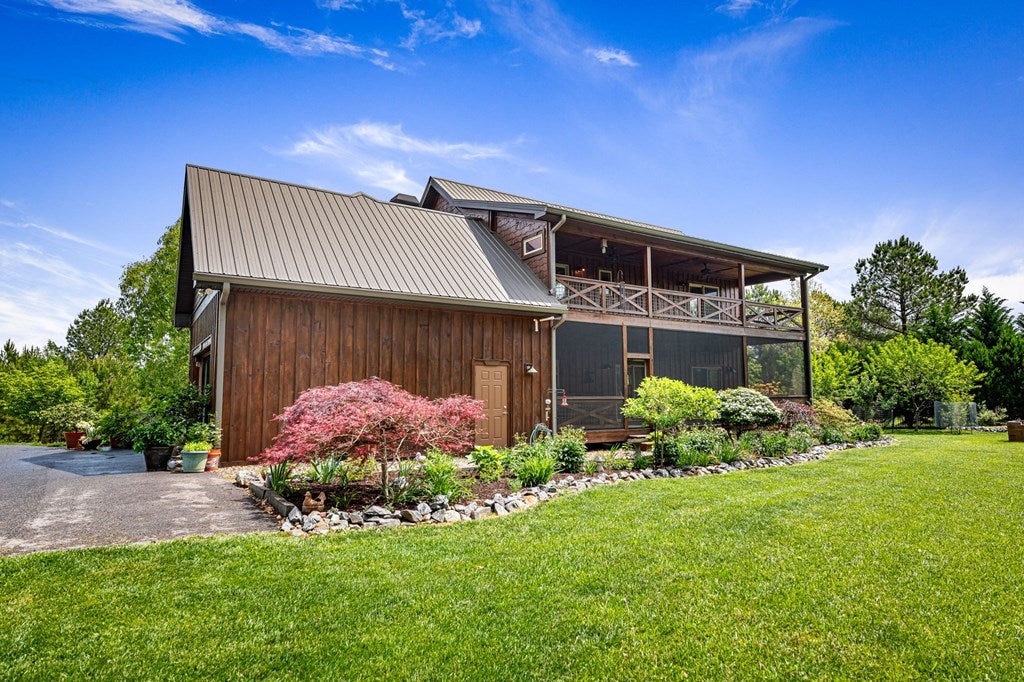 Blairsville, Georgia, 30512, United States, 4 Bedrooms Bedrooms, ,3 BathroomsBathrooms,Residential,For Sale,1876280