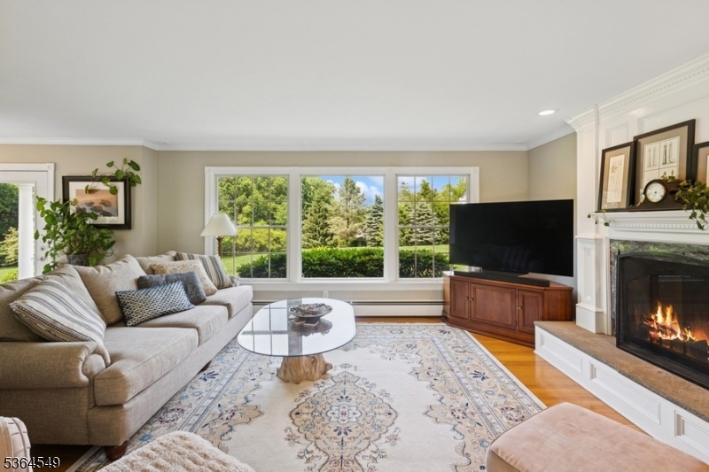 Franklin Twp., New Jersey, 08867, United States, 3 Bedrooms Bedrooms, ,2 BathroomsBathrooms,Residential,For Sale,1926340
