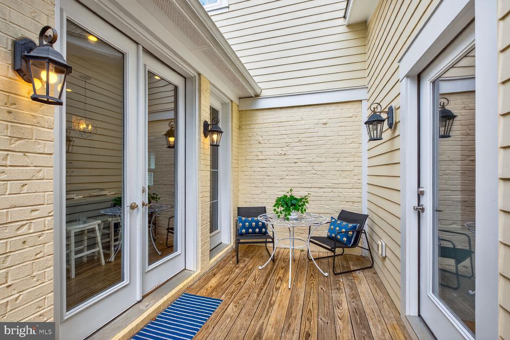 Arlington, Virginia, 22213, United States, 5 Bedrooms Bedrooms, ,5 BathroomsBathrooms,Residential,For Sale,1982488