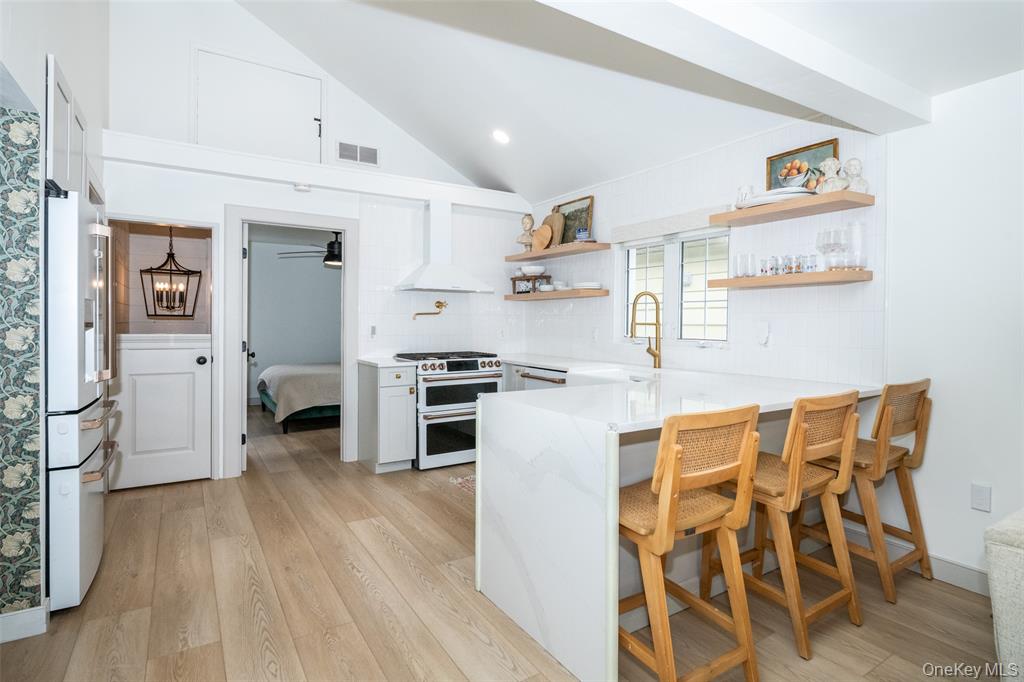 Bronx, New York, 10464, United States, 2 Bedrooms Bedrooms, ,1 BathroomBathrooms,Residential,For Sale,1975027