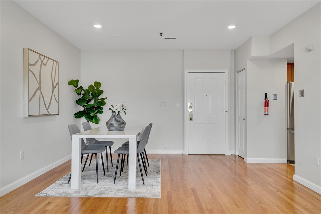 Cambridge, Massachusetts, 02140, United States, 2 Bedrooms Bedrooms, ,2 BathroomsBathrooms,Residential,For Sale,1939324