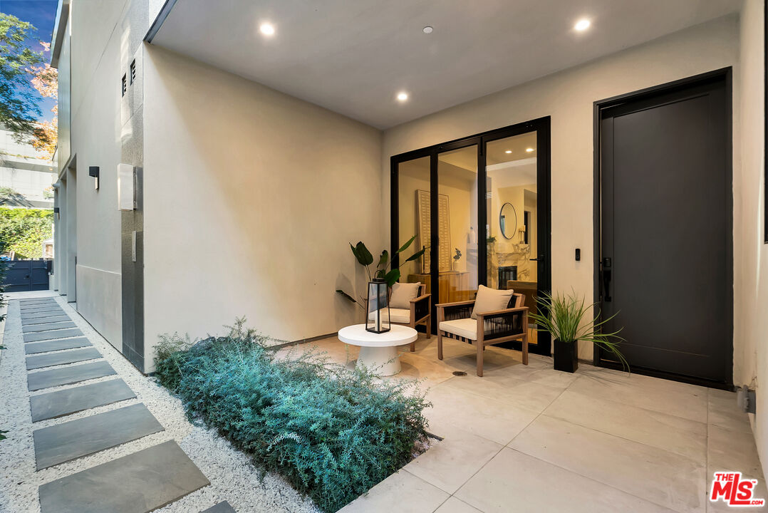 West Hollywood, California, 90069, United States, 3 Bedrooms Bedrooms, ,3 BathroomsBathrooms,Residential,For Sale,1999893