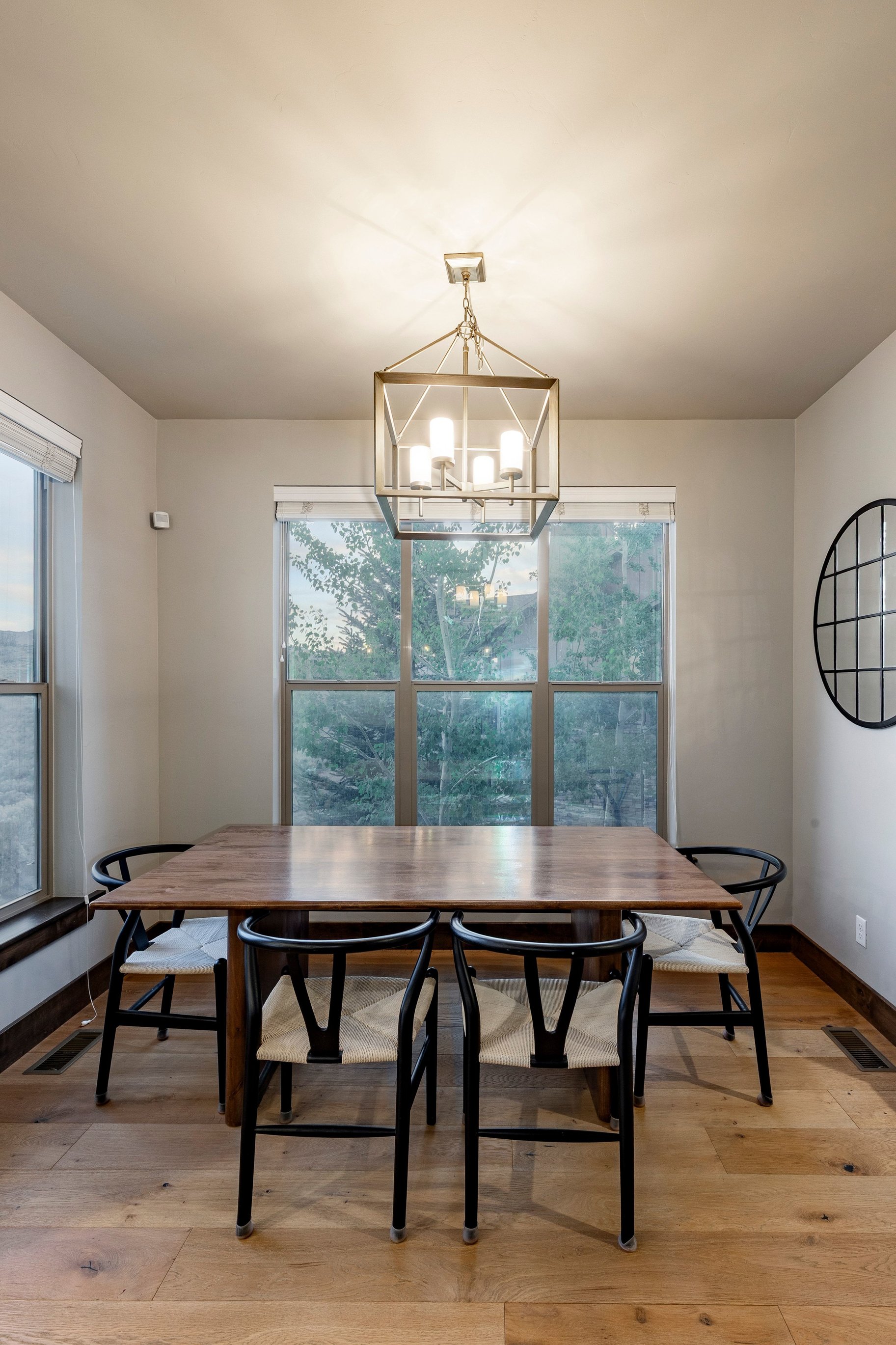  Stunning End-Unit Townhome With Loads of Natural Light - 物件實景