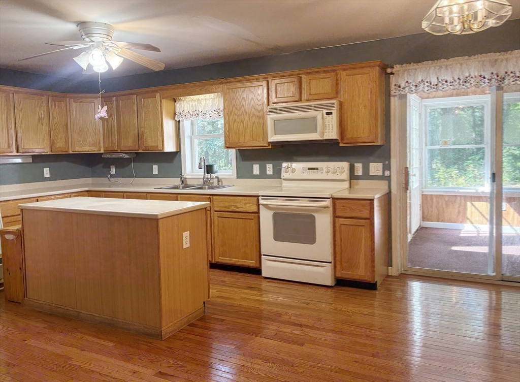 Halifax, Massachusetts, 02338, United States, 4 Bedrooms Bedrooms, ,4 BathroomsBathrooms,Residential,For Sale,1897355