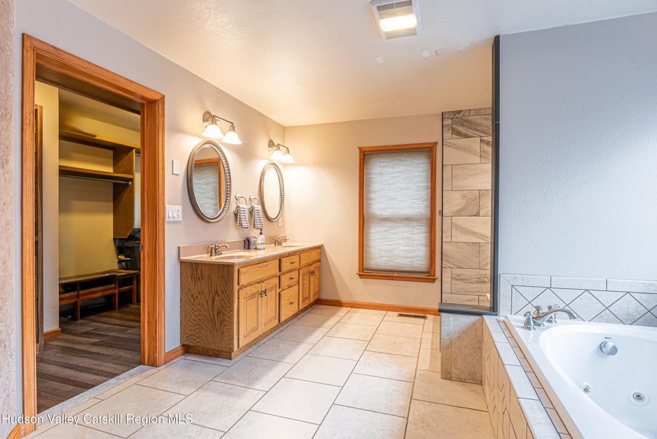 Saugerties, New York, 12477, United States, 4 Bedrooms Bedrooms, ,4 BathroomsBathrooms,Residential,For Sale,1928425