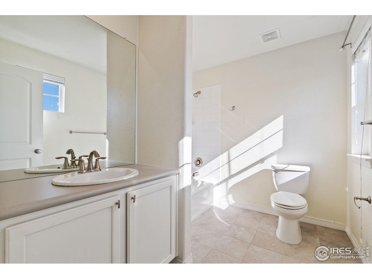 Thornton, Colorado, 80602, United States, 4 Bedrooms Bedrooms, ,4 BathroomsBathrooms,Residential,For Sale,1988981