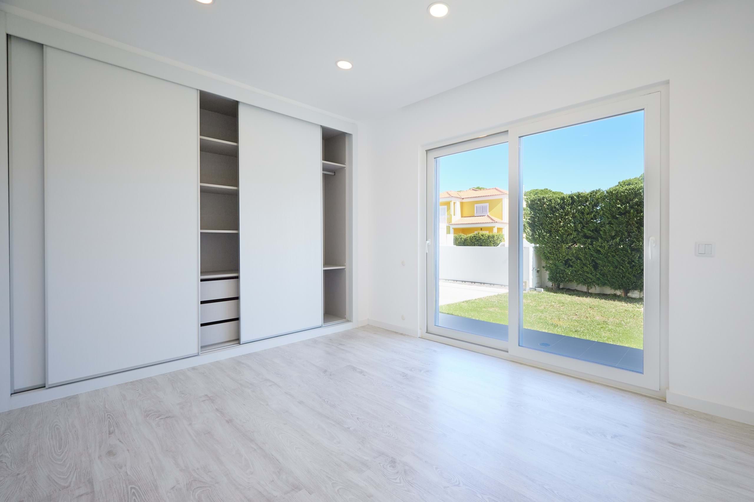 Setúbal, Setúbal, 2925-002, PT, 4 Bedrooms Bedrooms, ,3 BathroomsBathrooms,Residential,For Sale,1699842