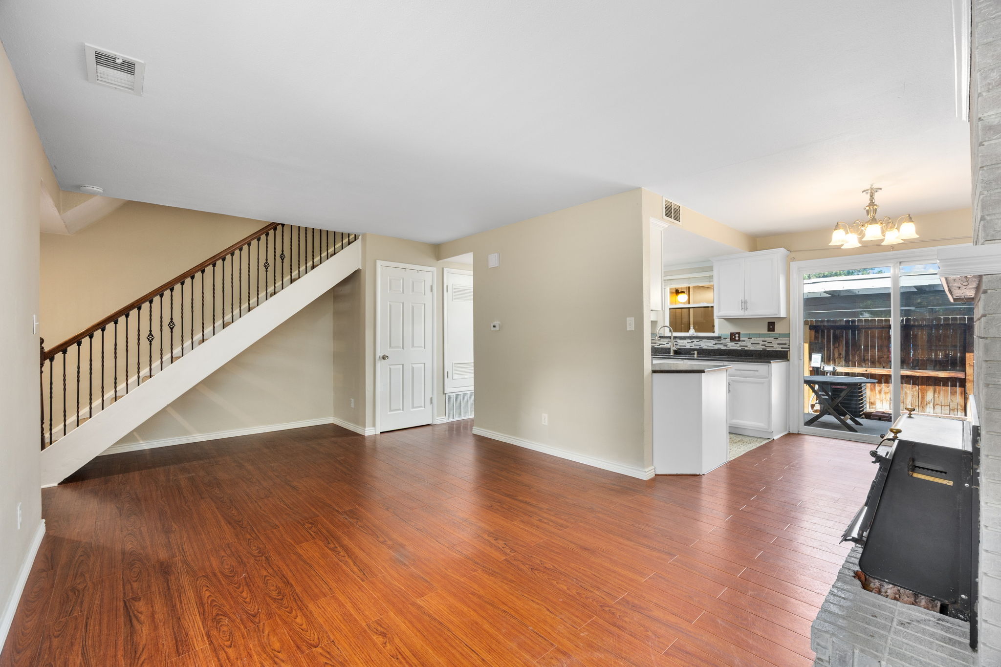  Rare 3 bed, 2 bath property in sought after Greenwood Village - 物件實景