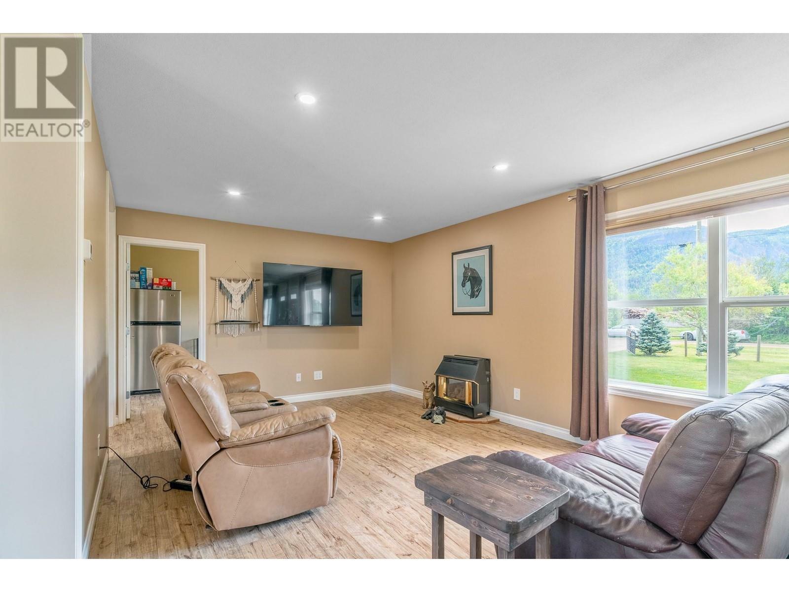 GRINDROD, British Columbia, V0E 1Y0, CA, 3 Bedrooms Bedrooms, ,2 BathroomsBathrooms,Residential,For Sale,1838949