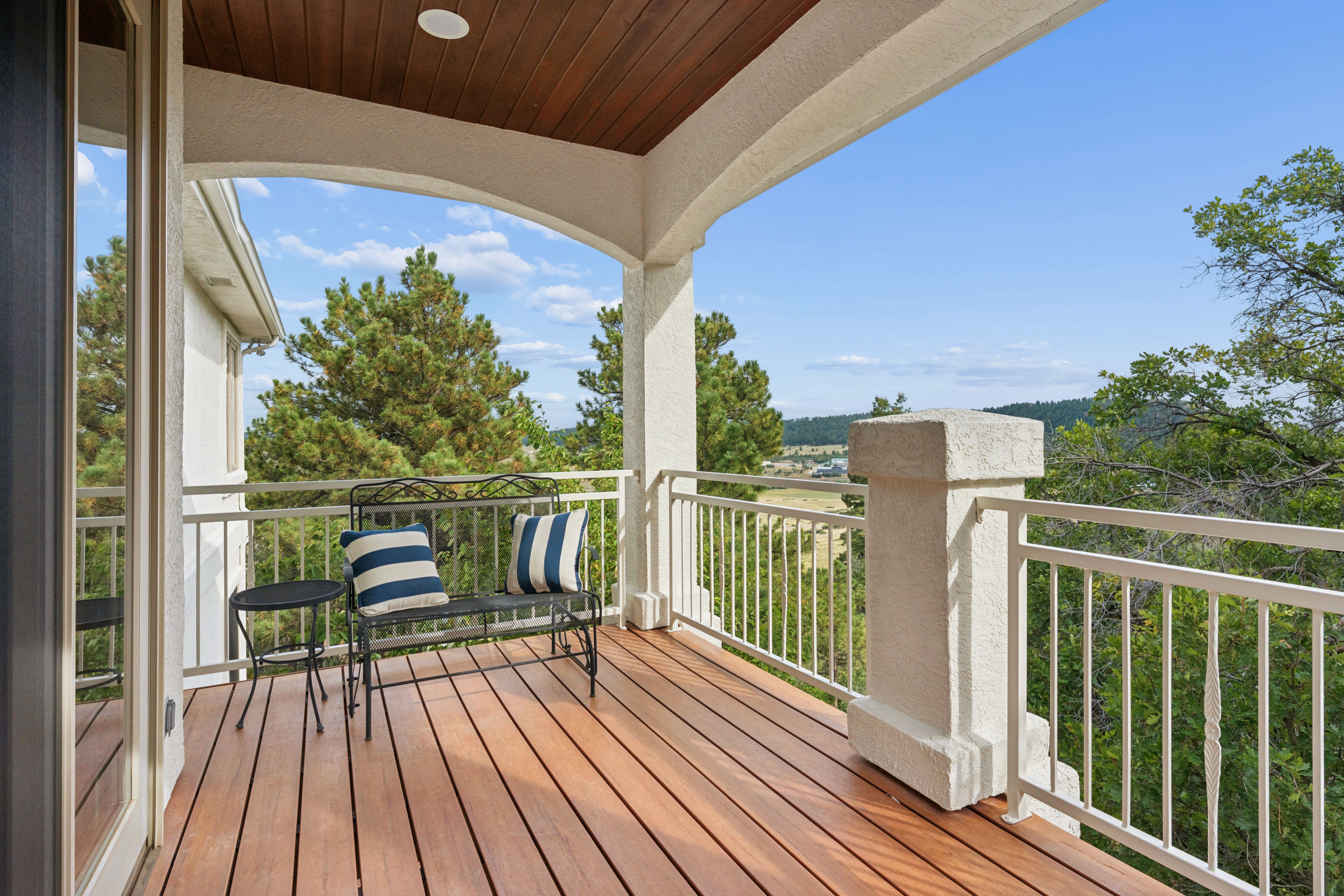  Remodeled 6,100 sq ft rancher on a magical setting spanning 72 acres - 物件實景
