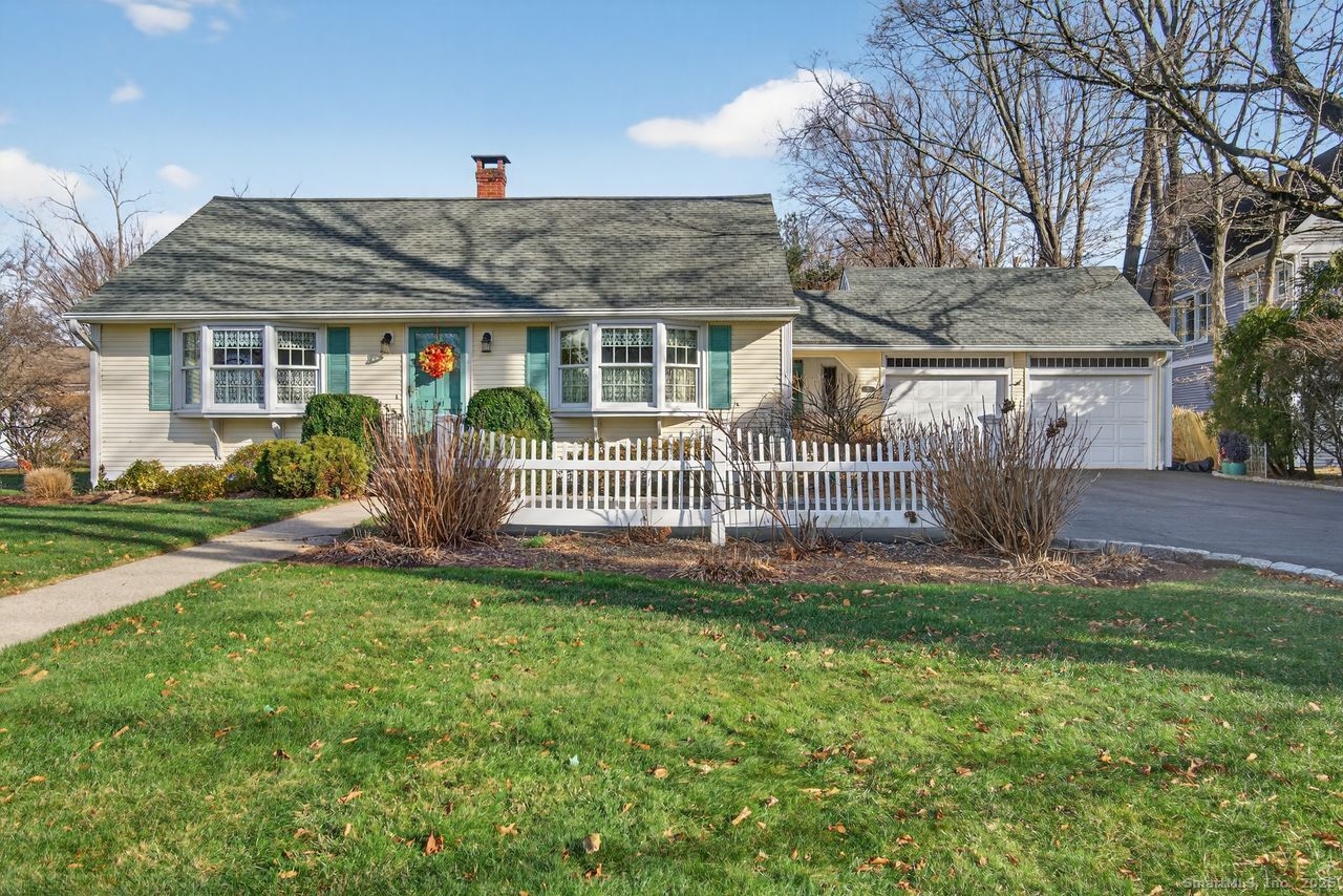 Guilford, Connecticut, 06437, United States, 3 Bedrooms Bedrooms, ,3 BathroomsBathrooms,Residential,For Sale,2003237