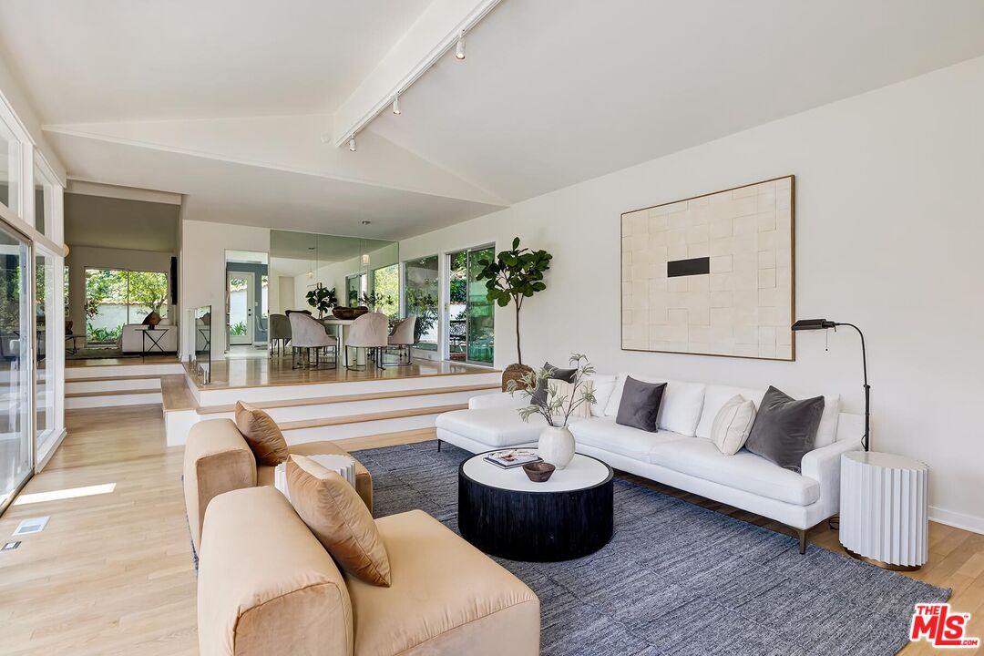 2275 Betty Ln, Beverly Hills, California, 90210, United States, 3 Bedrooms Bedrooms, ,3 BathroomsBathrooms,Residential,For Sale,2275 Betty Ln,1498020