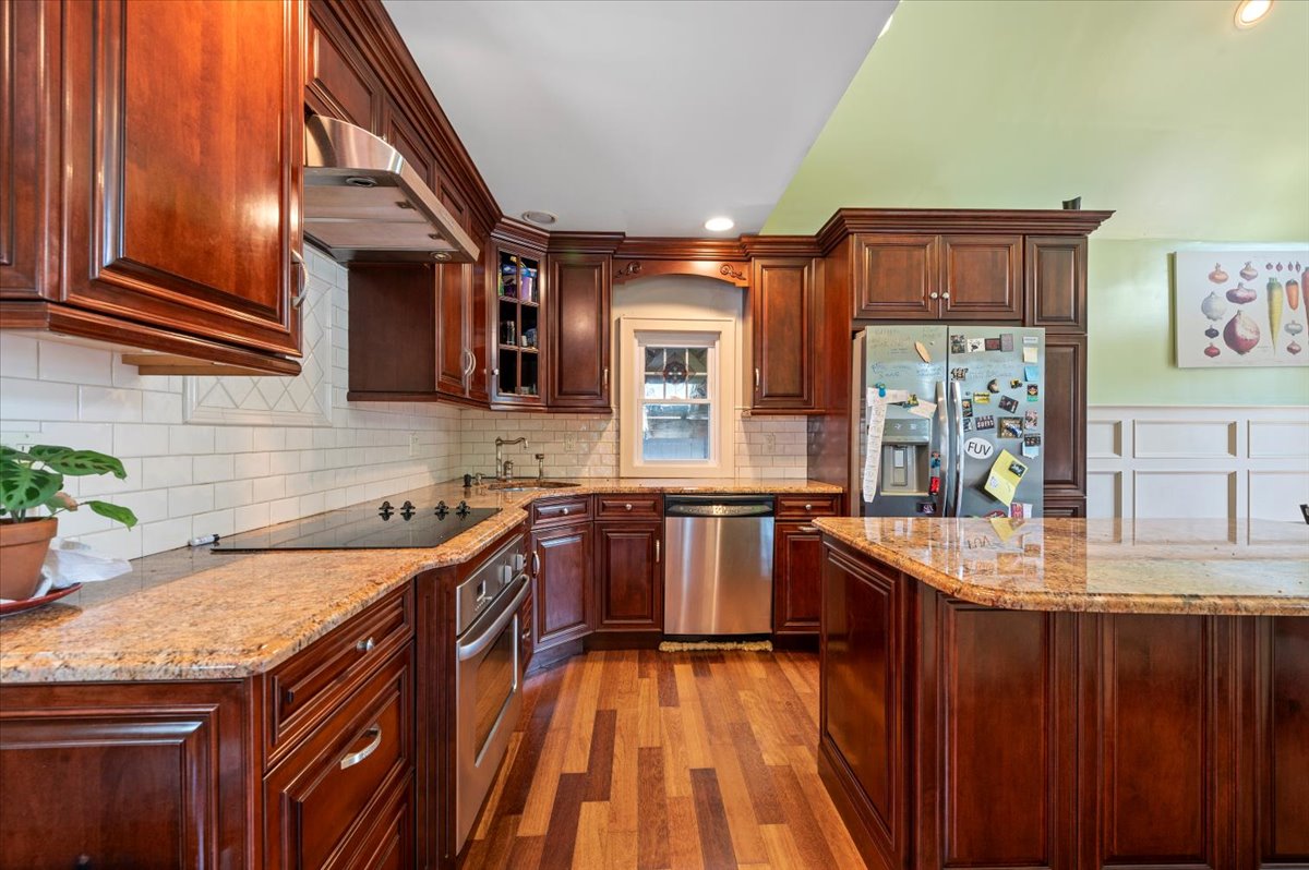 Amityville, New York, 11701, United States, 3 Bedrooms Bedrooms, ,3 BathroomsBathrooms,Residential,For Sale,1944957