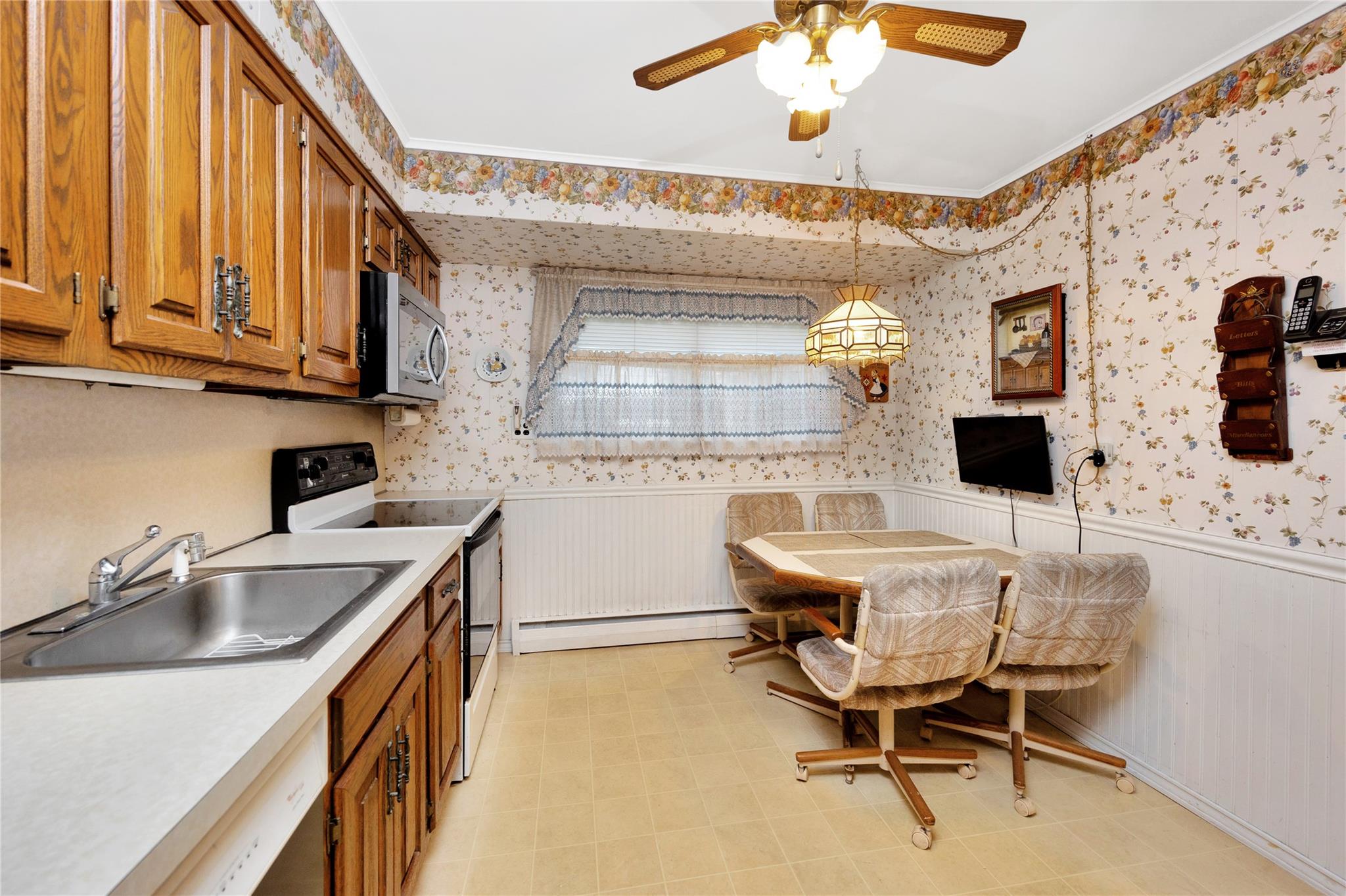 Farmingdale, New York, 11735, United States, 3 Bedrooms Bedrooms, ,2 BathroomsBathrooms,Residential,For Sale,1793248