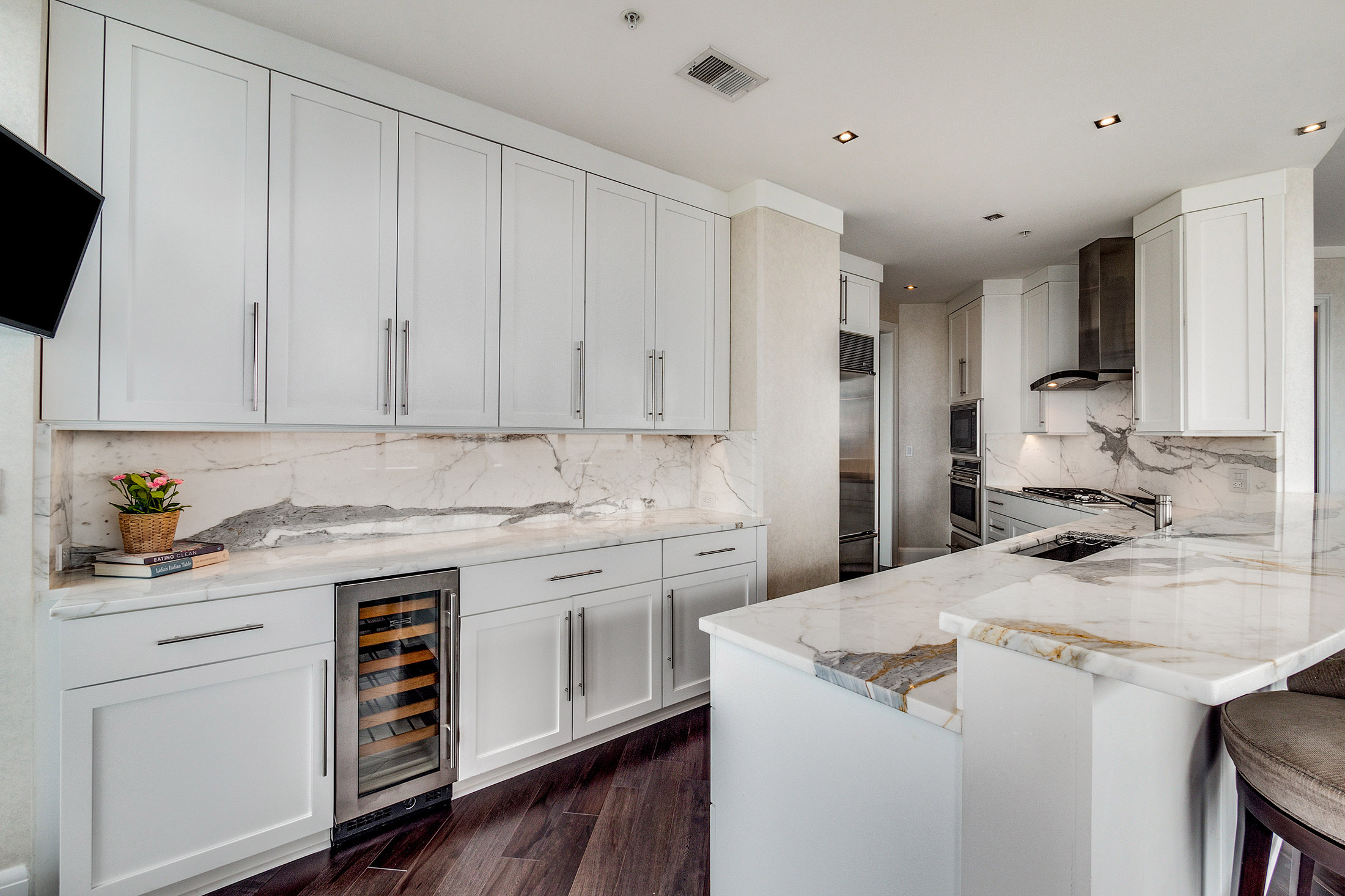 Exceptional Corner Unit with Stunning Skyline Views - 物件實景
