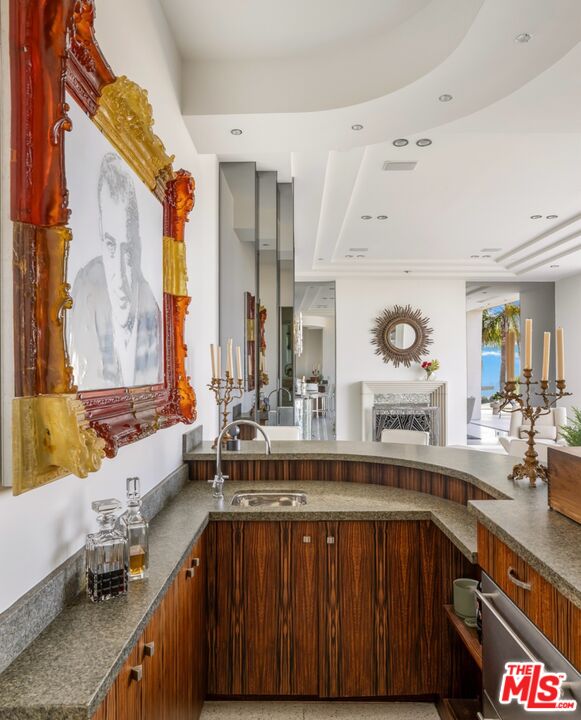 Los Angeles, California, 90069, United States, 3 Bedrooms Bedrooms, ,6 BathroomsBathrooms,Residential,For Sale,1731707