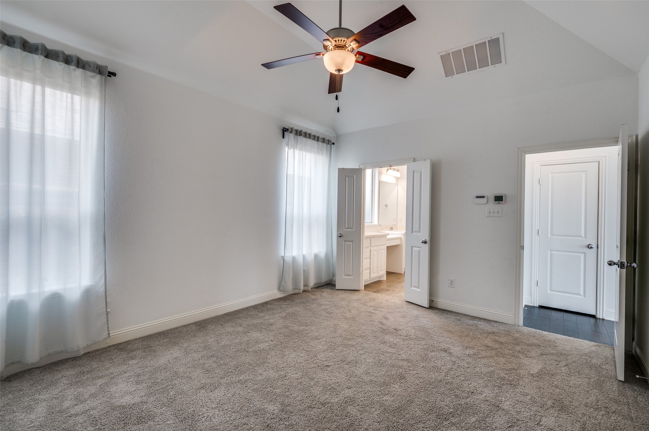 Arlington, Texas, 76005, United States, 3 Bedrooms Bedrooms, ,3 BathroomsBathrooms,Residential,For Sale,1977592