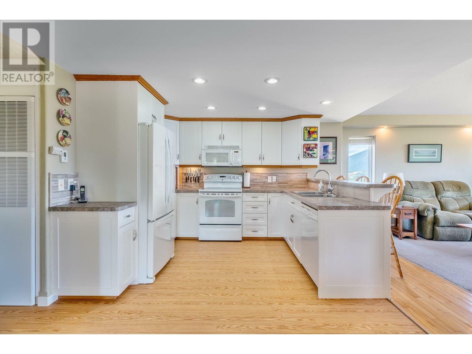 SALMON ARM, British Columbia, V1E 3A4, CA, 4 Bedrooms Bedrooms, ,2 BathroomsBathrooms,Residential,For Sale,1838776