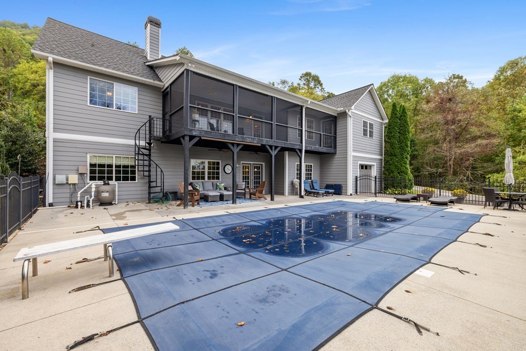 Hayesville, North Carolina, 28904, United States, 3 Bedrooms Bedrooms, ,4 BathroomsBathrooms,Residential,For Sale,1974136