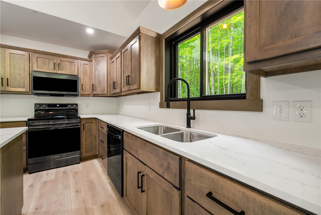 Bloomer, Wisconsin, 54724, United States, 3 Bedrooms Bedrooms, ,3 BathroomsBathrooms,Residential,For Sale,1751158