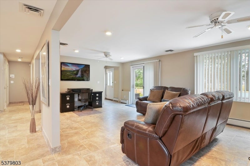 Fairfield Twp., New Jersey, 07004, United States, 3 Bedrooms Bedrooms, ,3 BathroomsBathrooms,Residential,For Sale,1923518