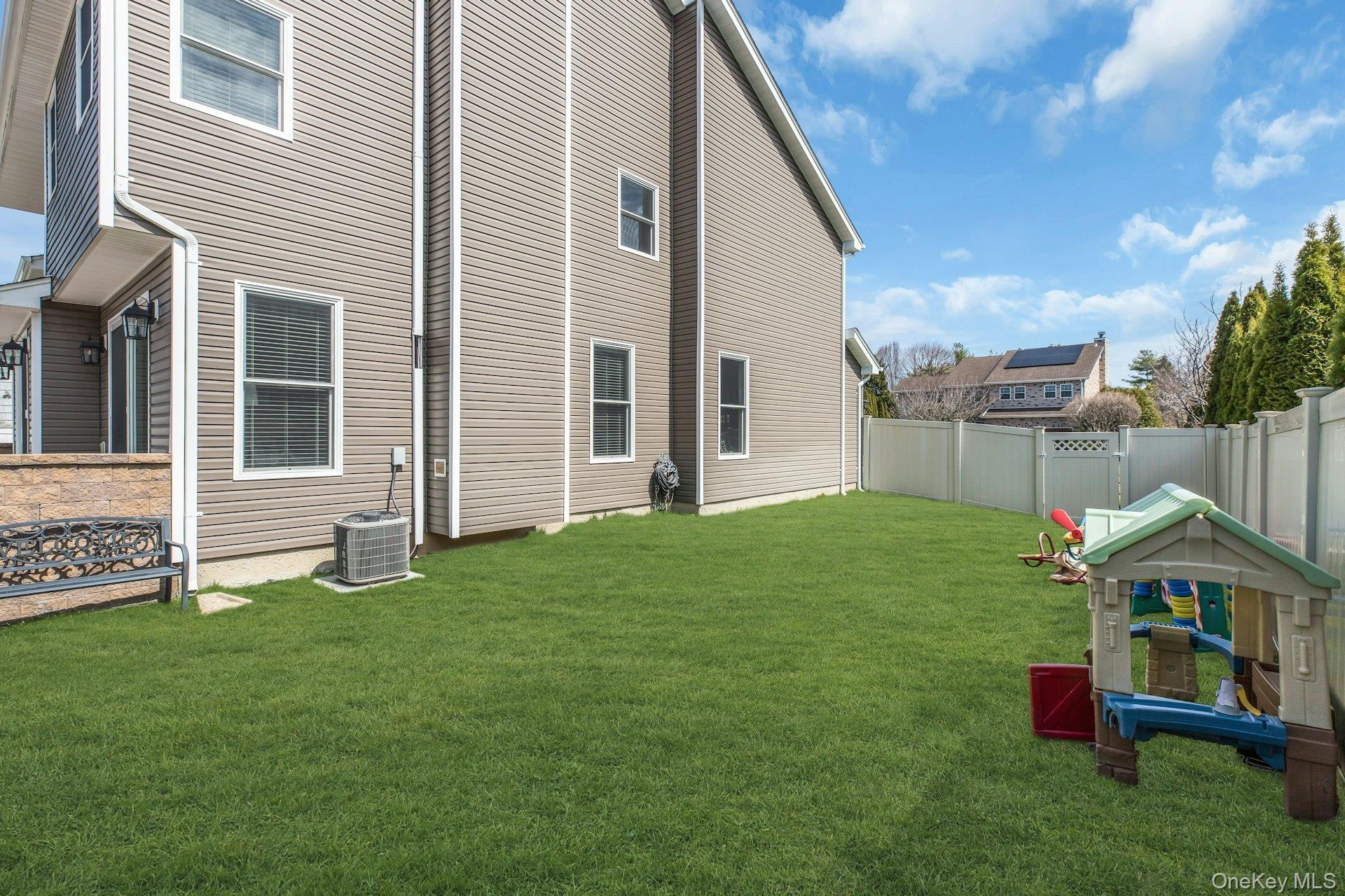  18 Daisy Court, Farmingdale, NY, 11735 - 物件實景